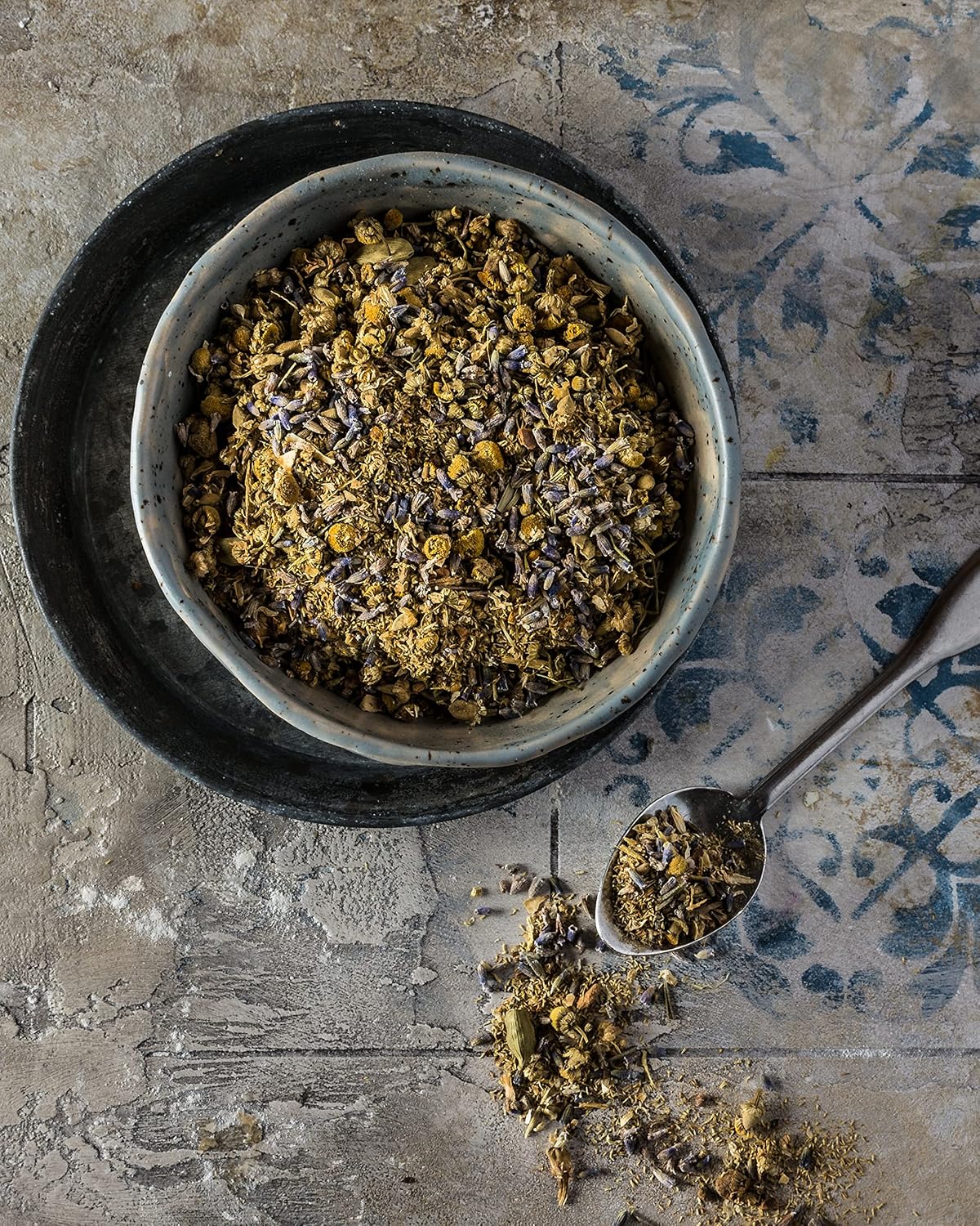 Scooping one teaspoon of MONOIA Sleep Formula